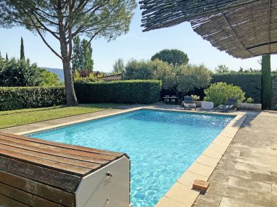 IN GORDES, HAMLET HOUSE WITH SWIMMING POOL AND VIEW OF THE LUBERON