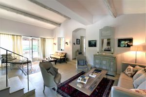 In Luberon, to rent for your holidays in Gordes, with Tennis Court