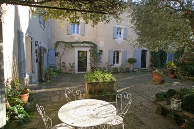 Oppède, superb 18th-century farmhouse with view on the Luberon
