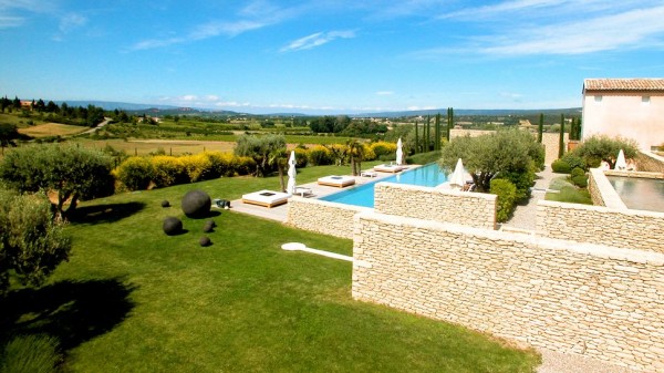 THE DOMAINE DES ANDEOLS, contemporary hotel in St. Saturnin les Apt