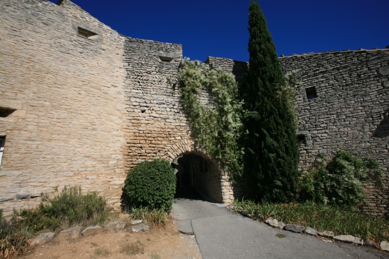 Le vieux Goult, Fortifications en Luberon