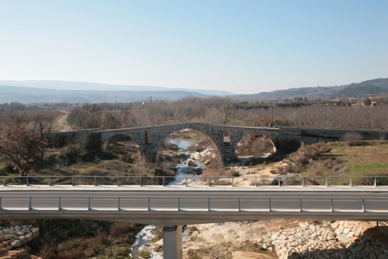 Les deux ponts sur le Calavon et le Luberon