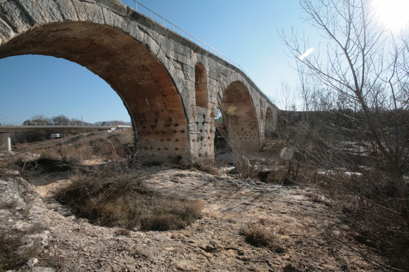 Le Pont Julien de Bonnieux, vue latérale 