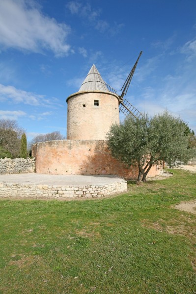 Le moulin sur les hauteurs de Goult 