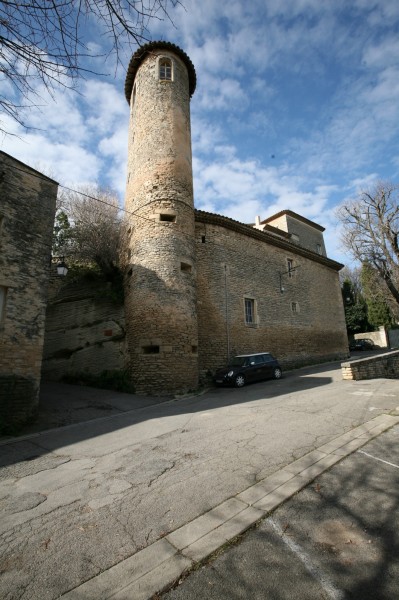 La tour du chateau de Goult en Vaucluse