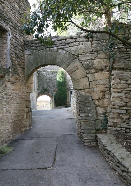 Porte défensive intérieure du vieux Goult