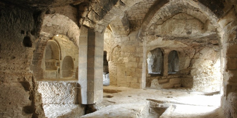 L'Abbaye de Saint Roman à Beaucaire surplombant le Rhône et la Provence
