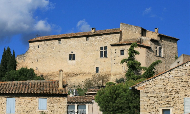 Le château de Lagnes, proche du Luberon
