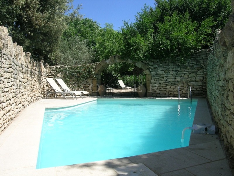 Location Location saisonnière en Luberon maison intimiste, proche de Gordes avec jardin clos et piscine à louer pour vos vacances provençales