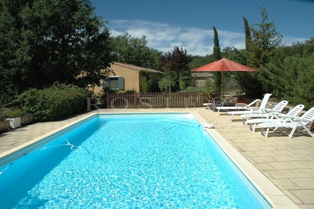 Location A louer pour vos vacances, en Luberon, authentique bergerie provençale restaurée  avec grand terrain paysager et piscine