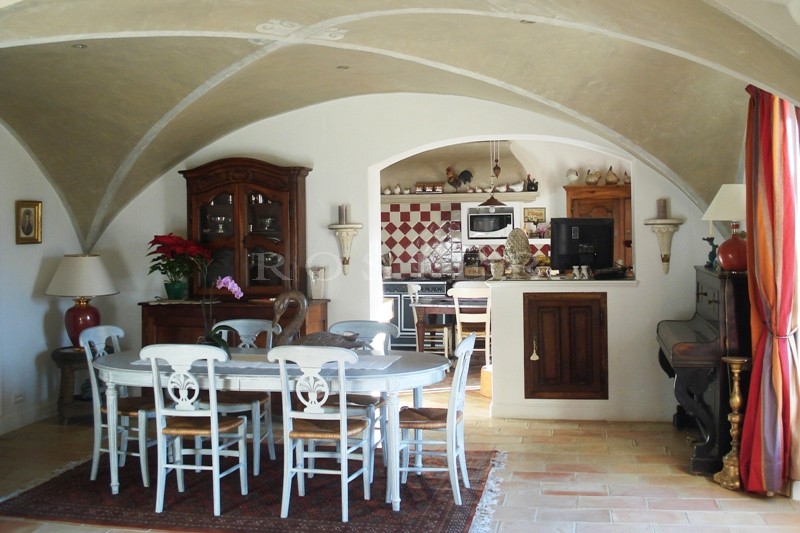 Location Location en Provence : Superbe maison en pierres à Gordes 
