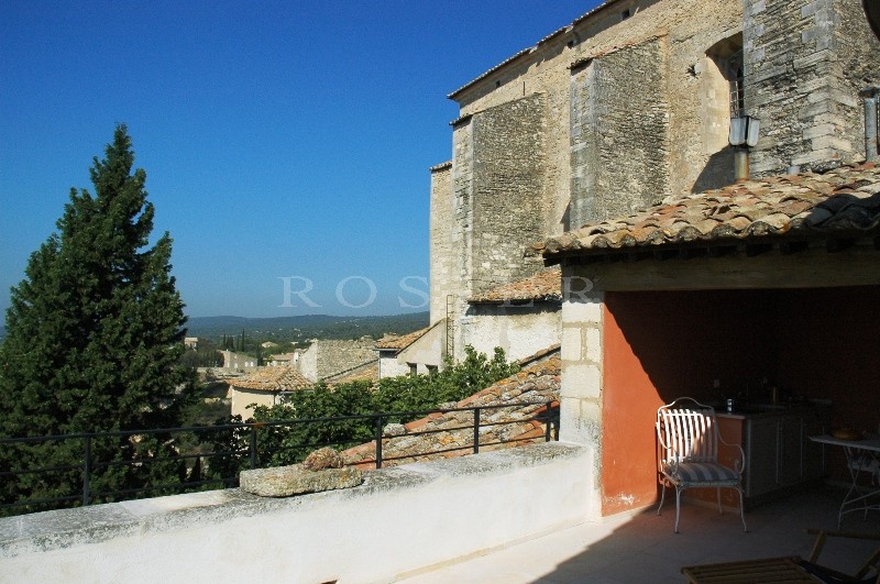 18th century bastide in the heart of the village of Gordes