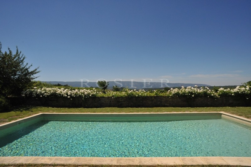 Very elegant and cosy renovated dry stone property in the heart of Luberon, to rent for your summer holidays