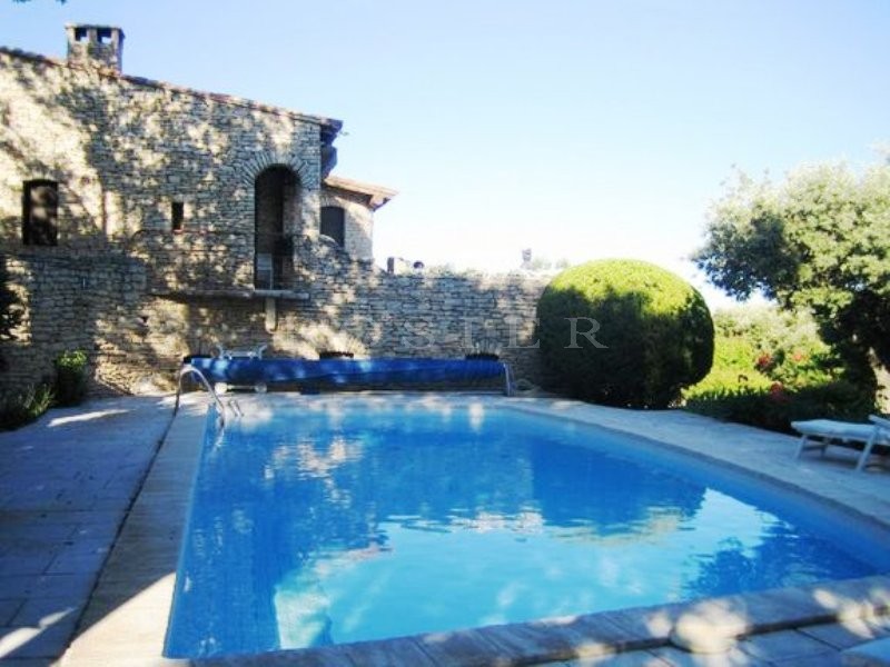 In Gordes, property with stunning views,  in an exceptional location to rent for a summer in Luberon