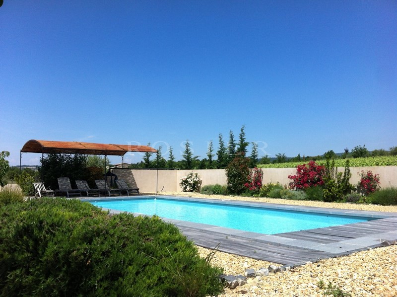 Location à Gordes, face au Luberon, maison restaurée avec piscine chauffée et vue à louer mazet 