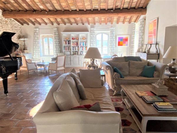 Near Ménerbes , beautiful Provençal Mas for summer rentals with swimming pool and Tennis