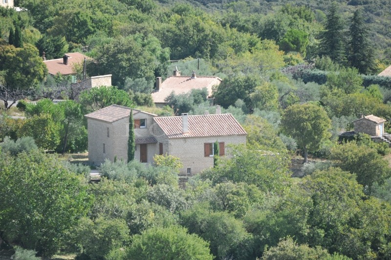 Stone house with view in the Luberon area