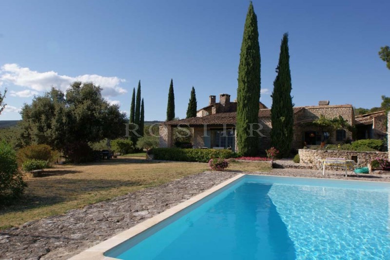 Vente Luberon, maison en pierres avec vue panoramique et piscine