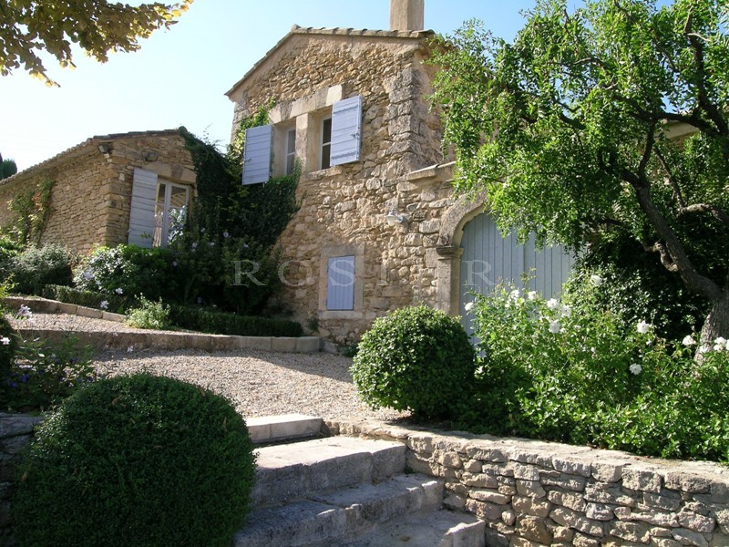 Luberon, for sale, exceptional private hamlet in the Luberon, 3 houses with pool on a park of 1,4 hectare