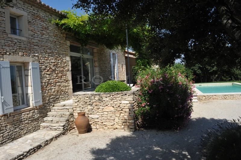 Luberon, Gordes stone house in a nice and secured area