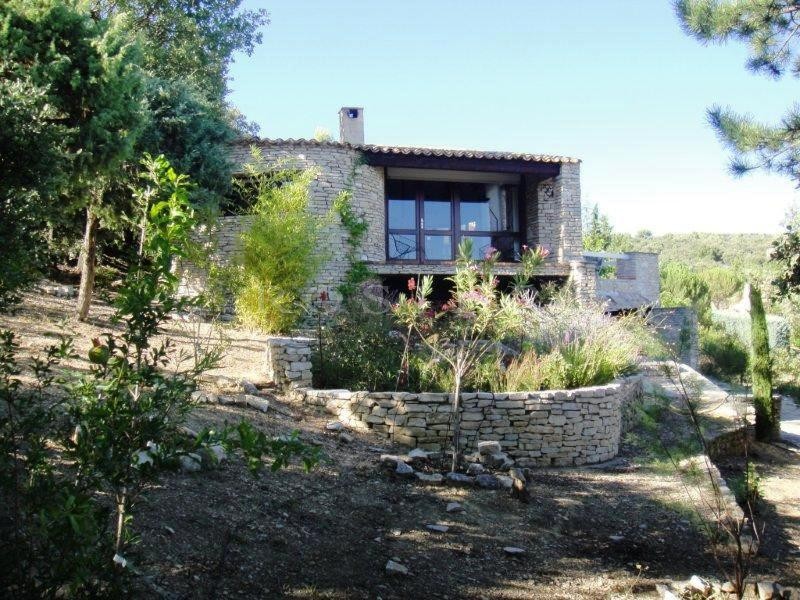 Luberon, stone house in a charming hamlet