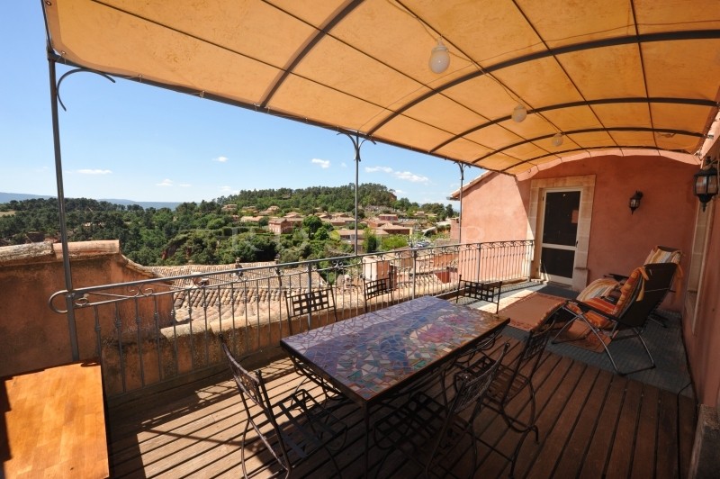 Village house with stunning views over the village of Roussillon