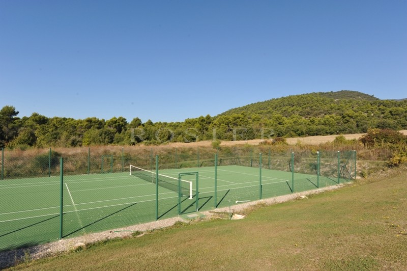 Vente Exceptionnelle Propriété en Luberon sur près de 150 hectares avec source naturelle etre Ménerbes et Lacoste