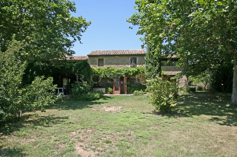 Close to Gordes, in the Luberon, a stone house on more than 1.5 hectares (3.7 acres) of grounds