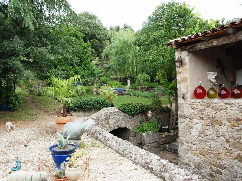 Unusual property, at the edge of the Cévennes. 