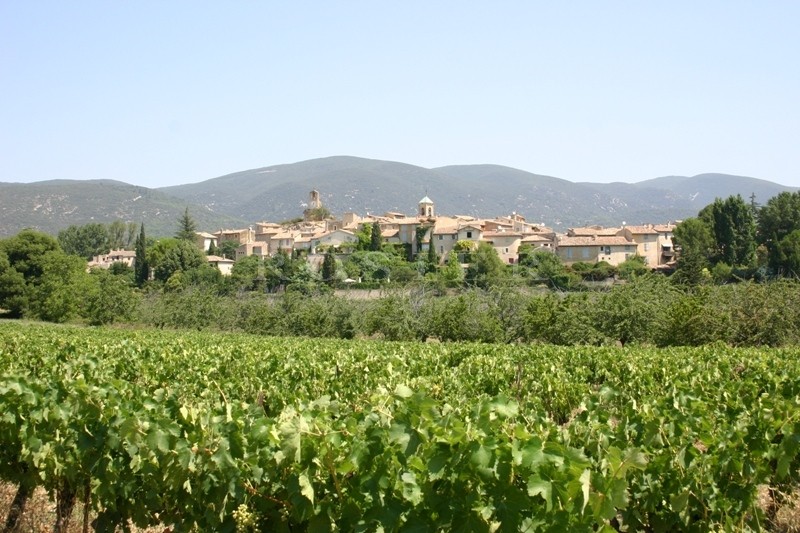 In the south Luberon, at the heart of the Aigues countryside and in the centre of one of the most beautiful villages in France, a luxury appartment with terrace for sale