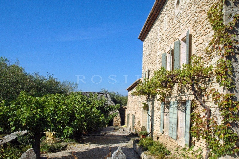 In the Regional Luberon's Park, restored farmhouse built during the 18th century.