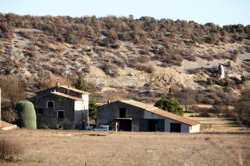 Simiane la Rotonde, for sale, old farmhouse with outbuildings and several hectares of grounds