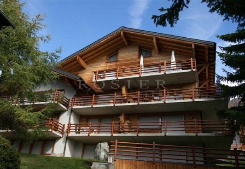 In the Swiss Alps, 2 hours from Geneva and 1 hour 30 mins from Lausanne, in the centre of the famous ski resort of Verbier, a beautiful 130 m² apartment for sale with terraces and superb views