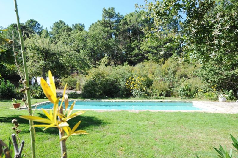Vente A vendre à l'agence ROSIER, mas de charme dans un parc arboré de 1,4 hectare,  avec dépendance et piscine