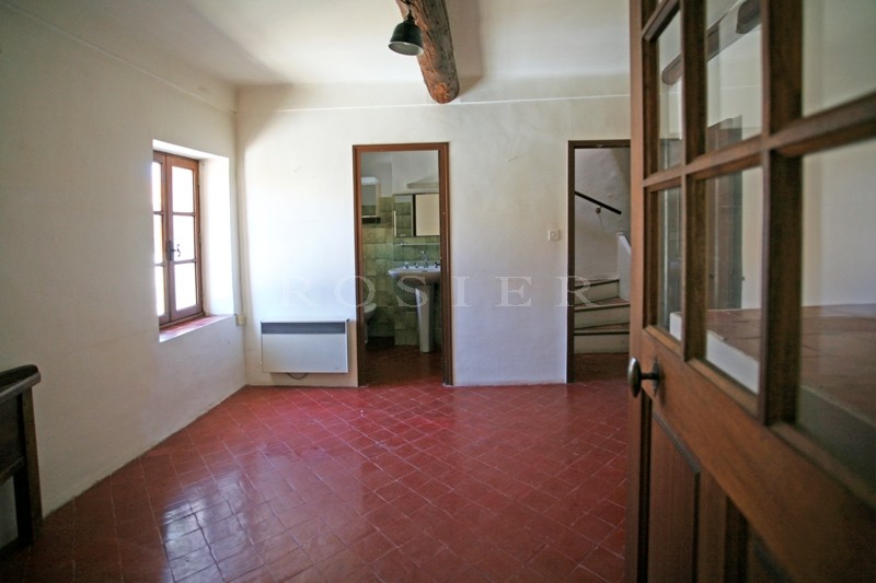For sale, in the Monts du Vaucluse, charming village house with courtyard 