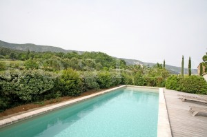 For sale in the heart of the Luberon, beautiful farmhouse of XVIIIth century, renovated by a famous architect