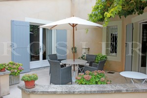Close to Isle sur la Sorgue, traditional house with pool and nice view for sale