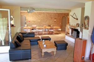 Traditional house on a plot of land of more than 2 hectaresfor sale in Luberon