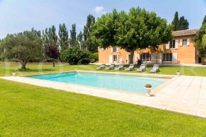 Renovated Farmhouse with a tennis court and pool surrounded by an equestrian field of 5.6 hectares