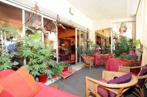 Close to the Popes Palace in Avignon, town house with terraces and superb views for sale