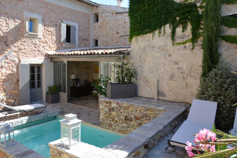 Maison restaurée avec piscinen à vendre dans le Luberon