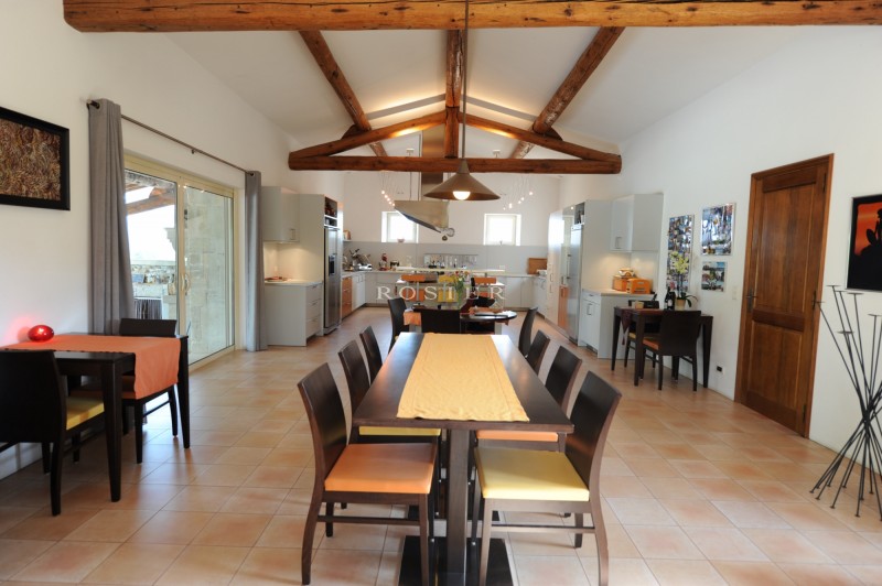 In the heart of the golden triangle of the Luberon, for sale, stone farmhouse, approximately 700 sqm located on a plot of over 5 hectares