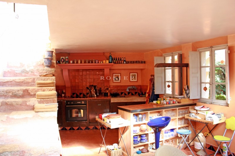 Lovely village house with secret garden for sale in the heart of the Luberon