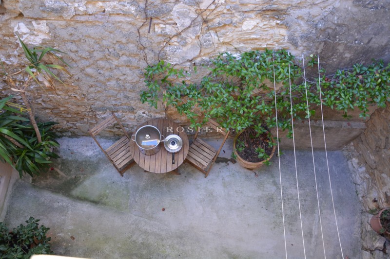 Lovely village house with courtyard for sale in Luberon