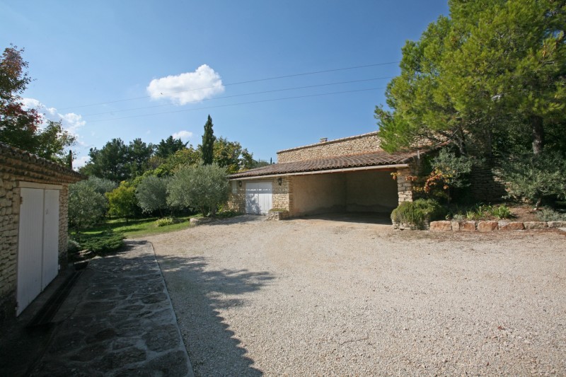Vente A Gordes,  agréable propriété en pierres, avec piscine et vues superbes sur Ménerbes et le Luberon