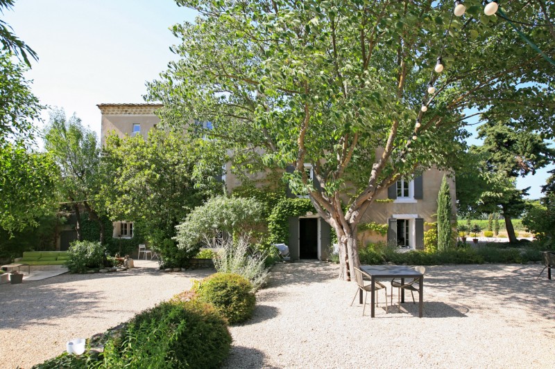 For sale in the Comtat Venaissin, beautiful provençal mansion, with view at 360 ° and a swimming pool