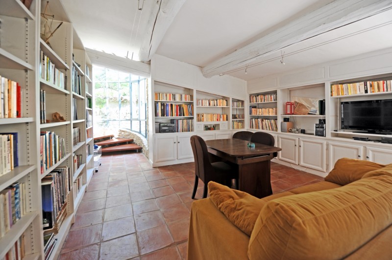 For sale, near Gordes, exceptional estate with 2 houses, loft, 2 pools and tennis court