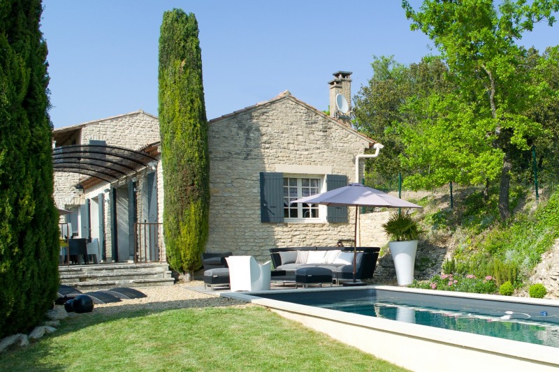 In Gordes, for sale, stone house, renovated with taste, garden and swimming pool