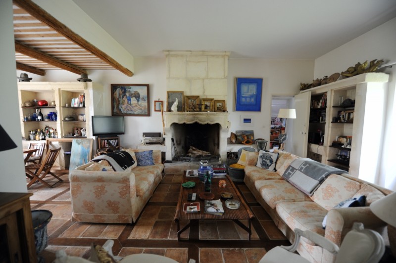 Close to Isle sur la Sorgue, renovated farmhouse with outbuildings and pool for sale