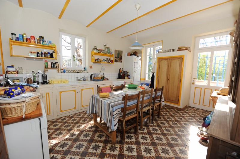 Close to Isle sur la Sorgue, renovated farmhouse with outbuildings and pool for sale